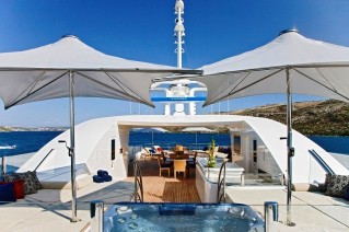 MY MARY JEAN II - The Sundeck